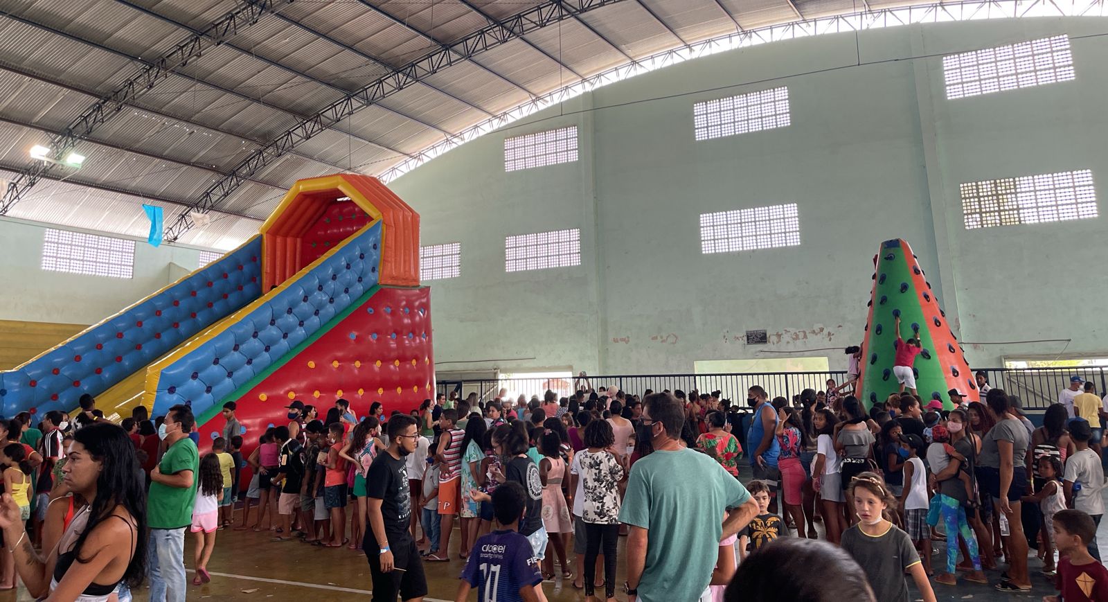 Prefeitura de Montanha faz festa para 3 mil crianças 