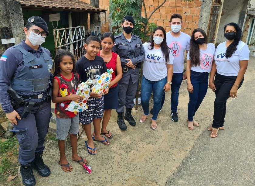 Militares do 2º Batalhão fazem entrega de brinquedos a crianças do município de São Gabriel da Palha