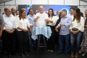 Casagrande inaugura ginásio de esportes e autoriza novos investimentos em Ponto Belo 8