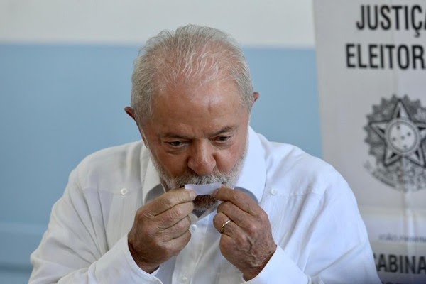 Lula vence o segundo turno e volta para o terceiro mandato de presidente 2