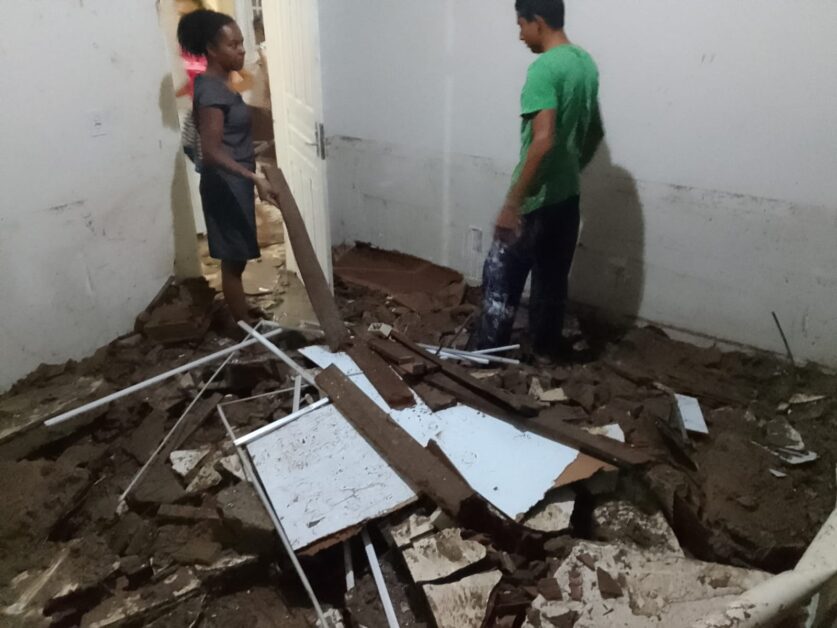 Família fica desalojada após forte chuva em Pinheiros