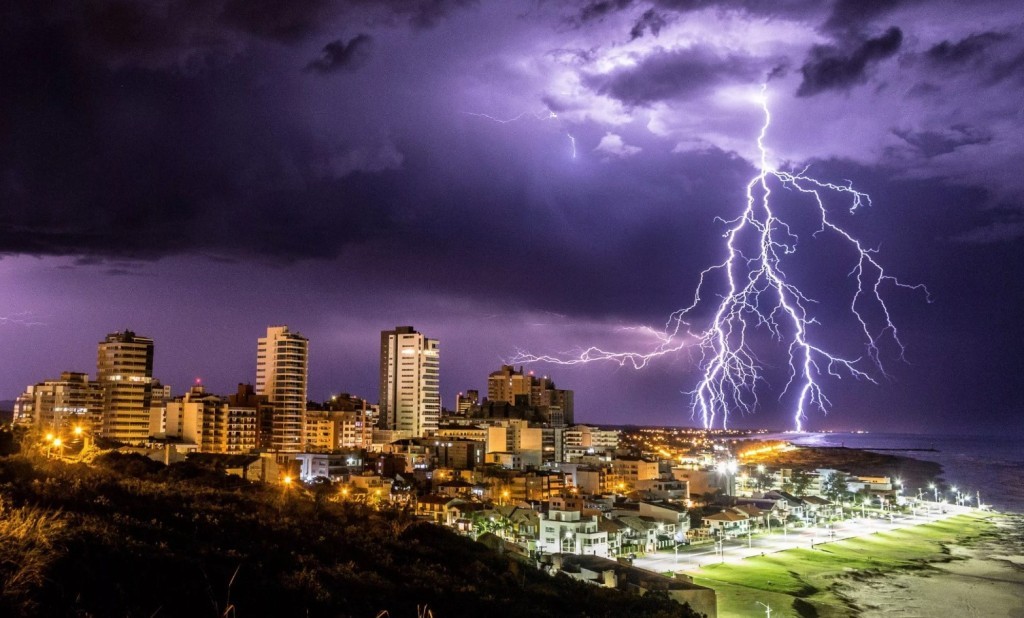 Inmet emite alerta amarelo de chuvas intensas e ventos fortes para 10 municípios do Espírito Santo, incluindo Montanha, Pinheiros e Nova Venécia