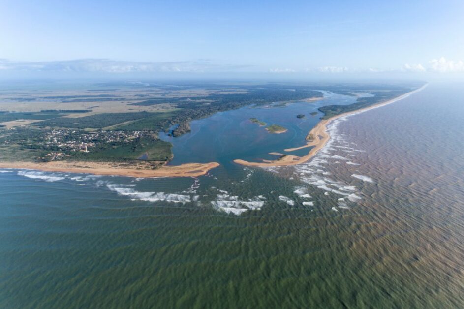 Vista aérea da Foz do rio Doce- Crédito_ Nitro Imagens