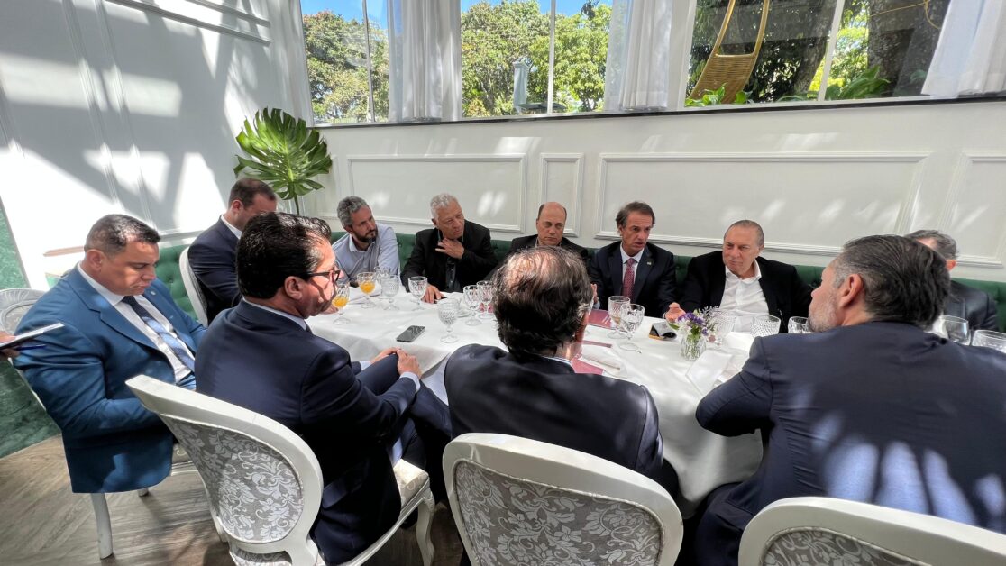 Presidente da Assembleia Legislativa do Espírito Santo participa de encontro em Brasília para discussão sobre resíduos sólidos e reforma tributária