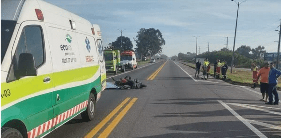 Mulher de moto morre em acidente com ônibus na BR 101 em Sooretama 1